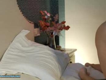 cique_black webcam model stream image