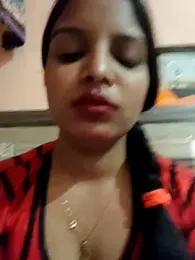 Maahhii_2 webcam model stream image