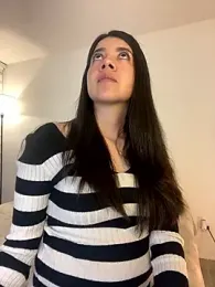 saori_10 webcam model stream image