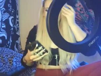 devyn_winter webcam model stream image