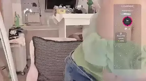 -XunMengLong- webcam model stream image