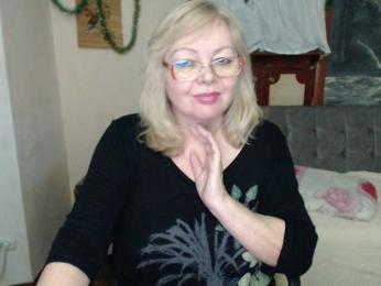 EvelynLoveShy webcam bongacams model stream image