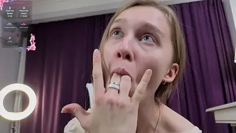 HollyOuk webcam model stream image