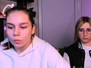 alice-blond webcam model stream image