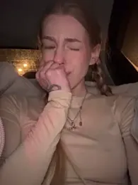 kira_mia webcam model stream image