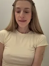 kira_mia webcam model stream image