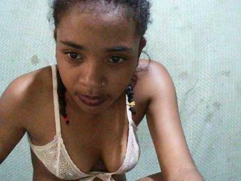 TriciaBella webcam model stream image