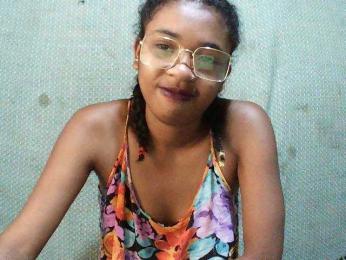 TriciaBella webcam model stream image