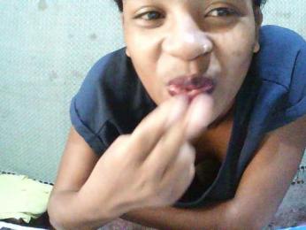 TriciaBella webcam model stream image