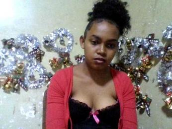 Elinah webcam model stream image