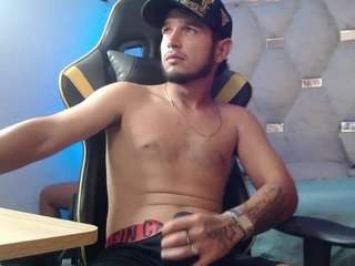 couple-wildd webcam model stream image