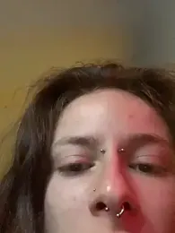 GoldenPussy1329 webcam model stream image