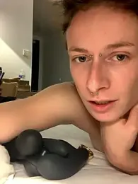 GoldenPussy1329 webcam stripchat model stream image