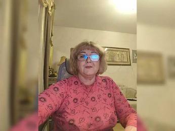 KarinkaSweet webcam model stream image