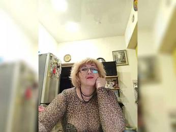 KarinkaSweet webcam model stream image