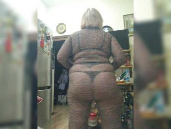 KarinkaSweet webcam model stream image