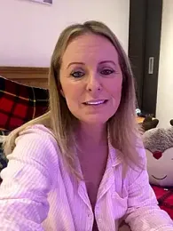 madamlillyrose webcam stripchat model stream image