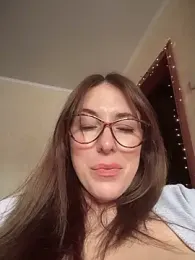 MommmyYummy webcam model stream image