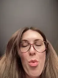 MommmyYummy webcam model stream image