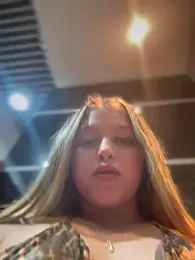 lunablossom_ webcam model stream image