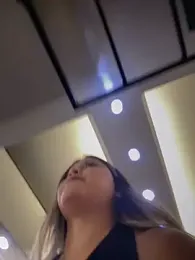 lunablossom_ webcam model stream image