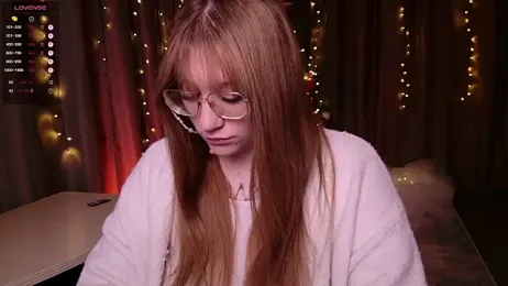 Morvelyn webcam model stream image