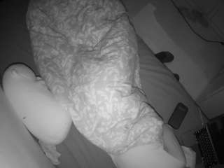 voyeurcam-julmodels-greybed-2 webcam camsoda model stream image