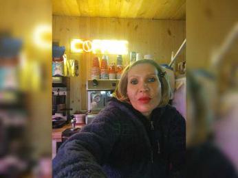 Katriona webcam model stream image