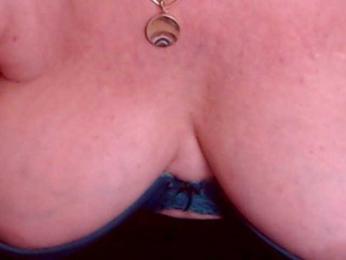 AlanaRichards webcam bongacams model stream image