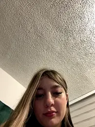 __Lorelain__ webcam model stream image