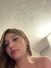 __Lorelain__ webcam model stream image