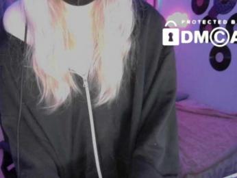 qwertikcam webcam model stream image