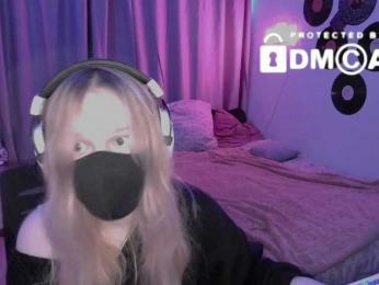 qwertikcam webcam model stream image