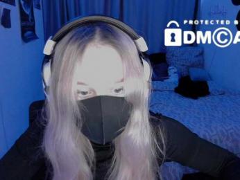 qwertikcam webcam model stream image