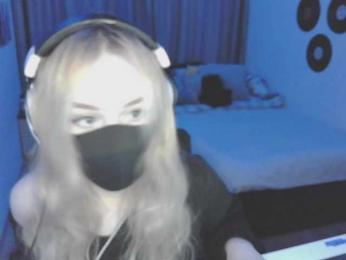 qwertikcam webcam bongacams model stream image