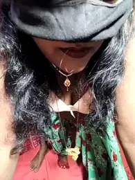 POOJALOVEHOT webcam model stream image