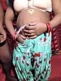 POOJALOVEHOT webcam model stream image