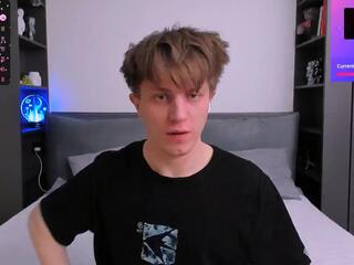 Curtis Crew webcam model stream image