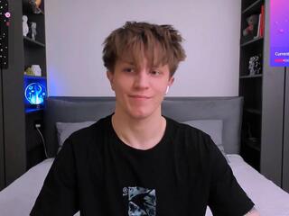 Curtis Crew webcam model stream image