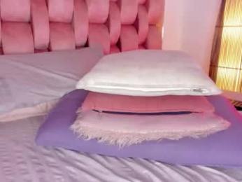 whiite_snow_ webcam model stream image