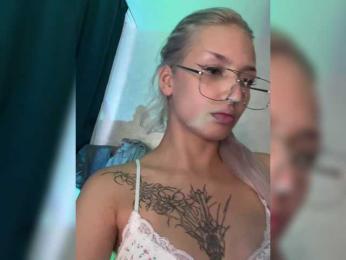 WhiteMinti webcam model stream image