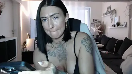 IntiMia webcam model stream image