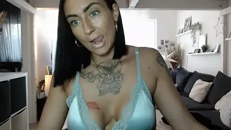 IntiMia webcam model stream image