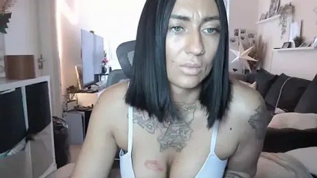 IntiMia webcam model stream image