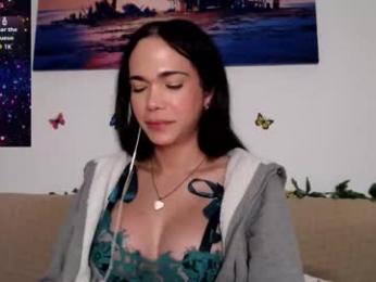 luara_ webcam model stream image