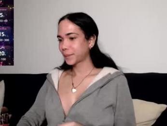 luara_ webcam model stream image