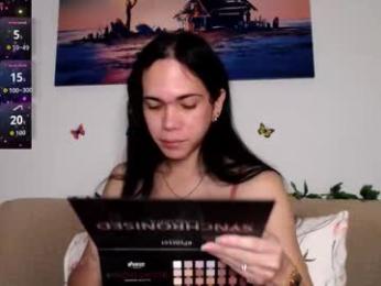 luara_ webcam model stream image