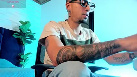 DrakeNeumann webcam stripchat model stream image