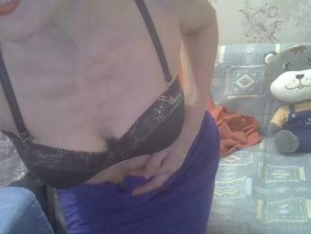 Red-Rose-777 webcam model stream image