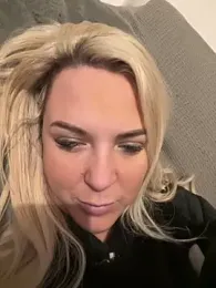 Bustyblondebabe32 webcam model stream image